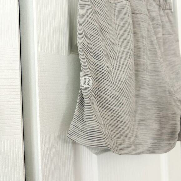 Lululemon On The Fly Space Dye Gray Athletic Shorts Women’s Size 2 EUC - Picture 6 of 9
